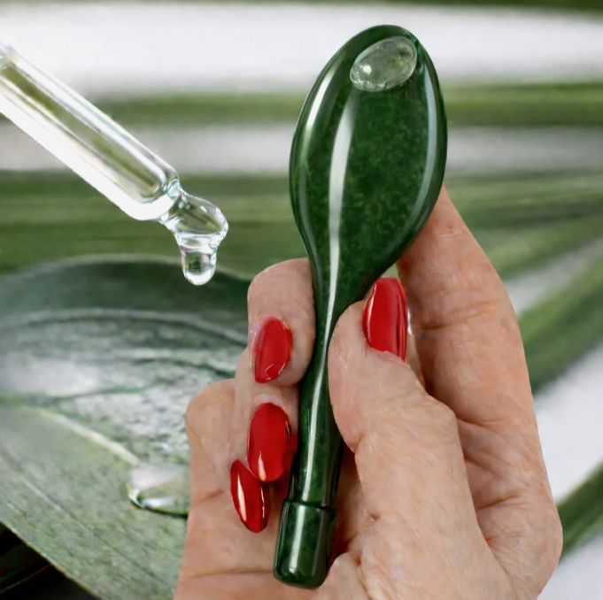 The Jade Applicator® (Green)
